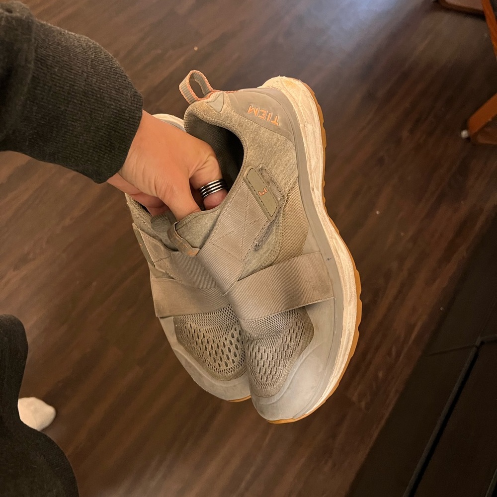 TIEM spin shoes, SPD clips included and attached